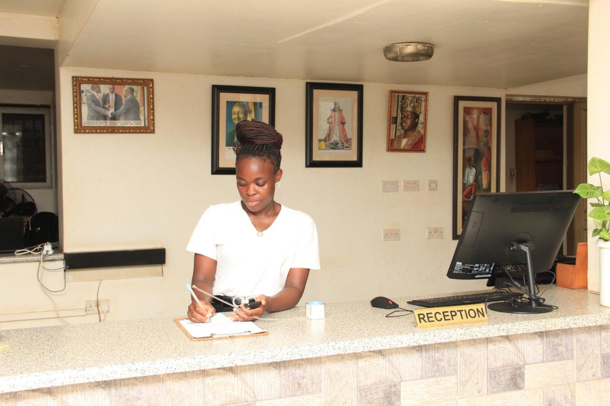Entebbe Flights Motel Экстерьер фото