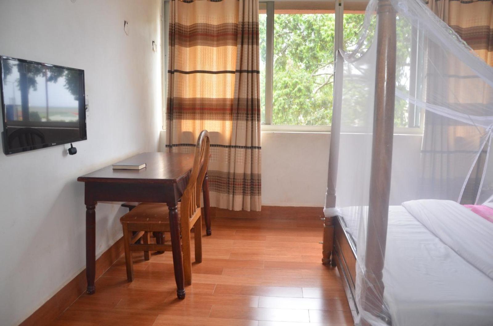 Entebbe Flights Motel Экстерьер фото