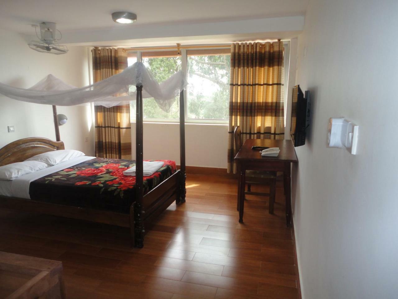 Entebbe Flights Motel Экстерьер фото