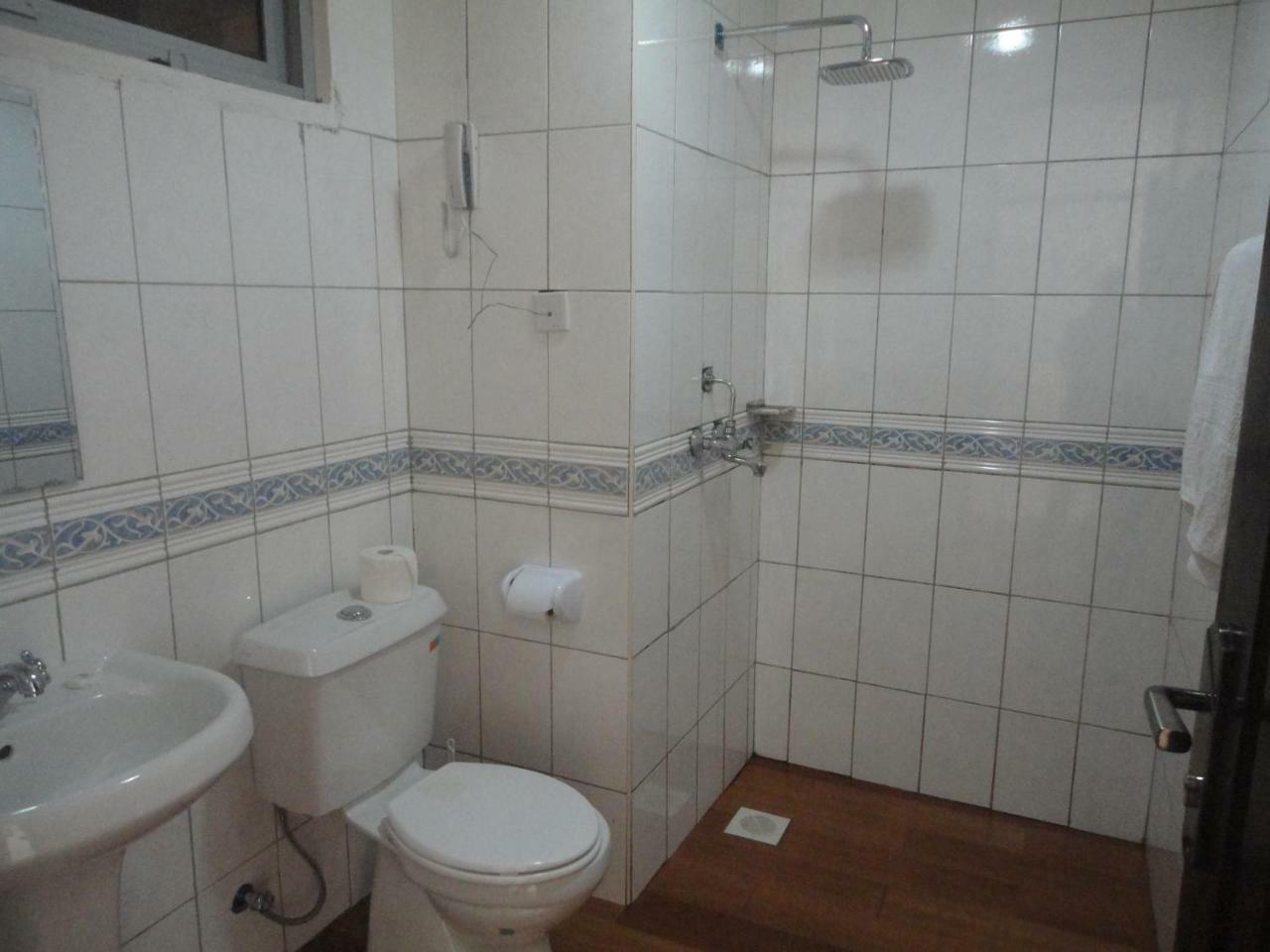 Entebbe Flights Motel Экстерьер фото