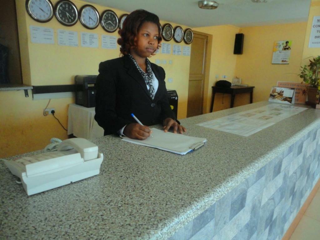 Entebbe Flights Motel Экстерьер фото
